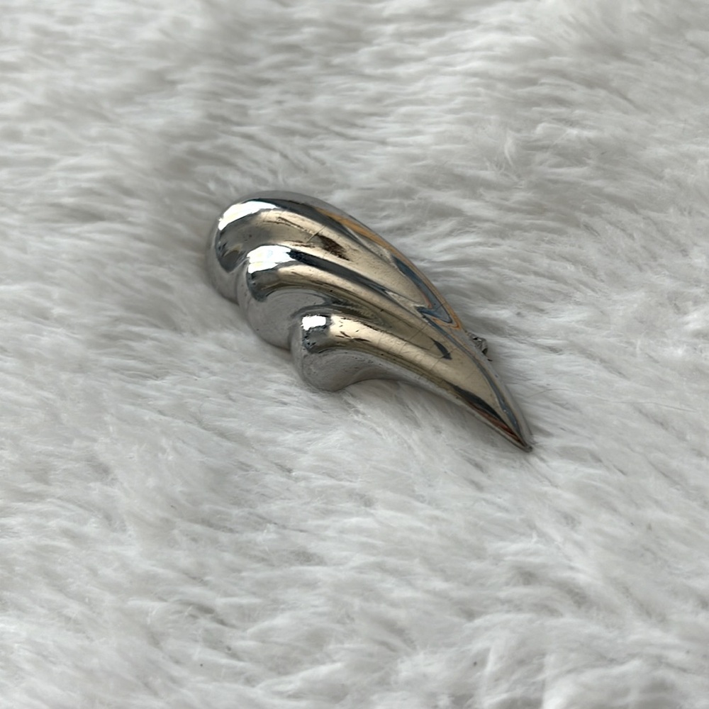 🩶 Vintage 80s Silver Tone Swirl Pin – Retro Statement Piece 🌊